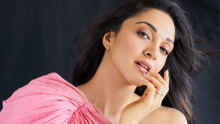 kiara_advani_is_wearing_pink_dress_in_black_background_4k_hd_girls.jpg
