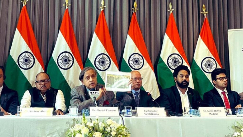 tharoor.jpg