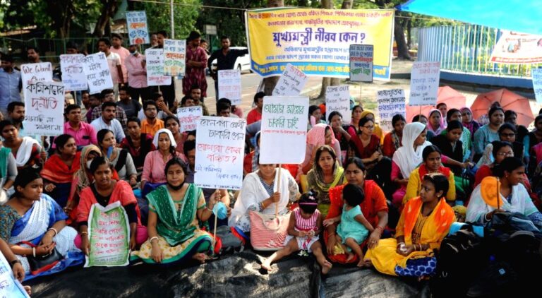ssc-candidates-protest-against-the-ssc-scam-near-1388504.jpg