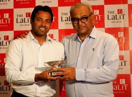 indian-tennis-player-leander-paes-with-his-father-425590.jpg