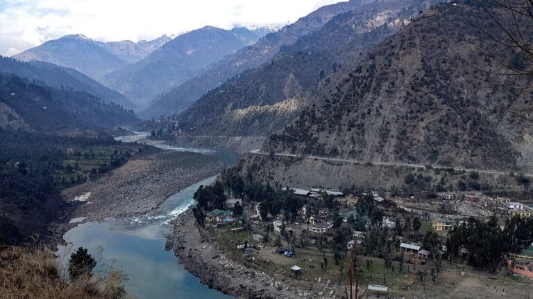 1100px-River_Chenab_Ramban.jpg