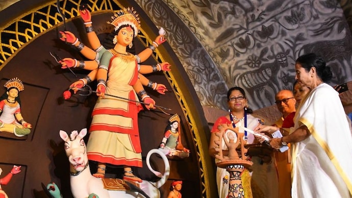 mamata-durga-puja-230228820-16x9_0.jpg