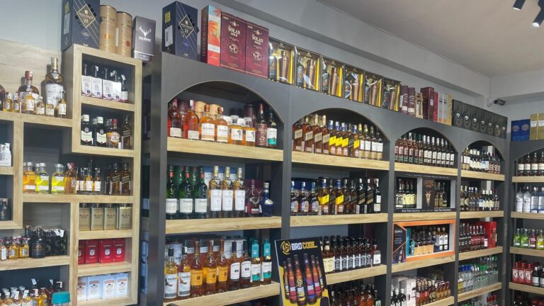 liqor-hub-gomti-nagar-lucknow-vodka-retailers-absolute-5652m9ntoy.jpg