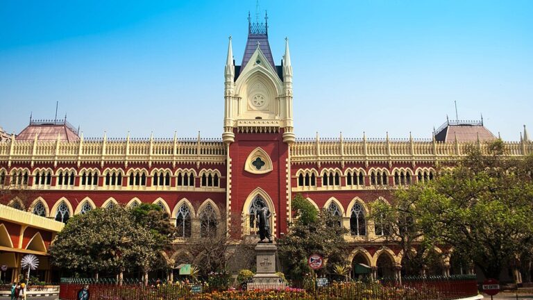 1024px-Calcutta_High_Court_01.jpg