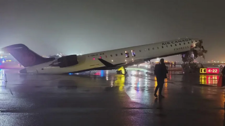 CANADA-PLANE-CLASH.png