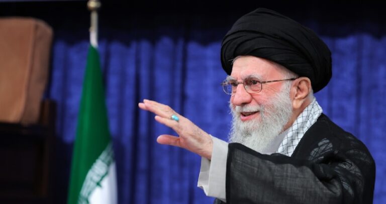 KHAMENEI33.jpg