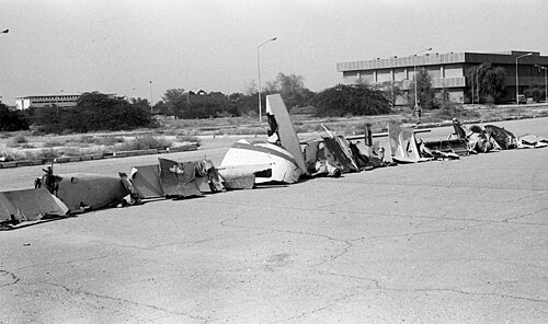 Wreckage_of_Iran_Air_Flight_655_05_cropped.jpg
