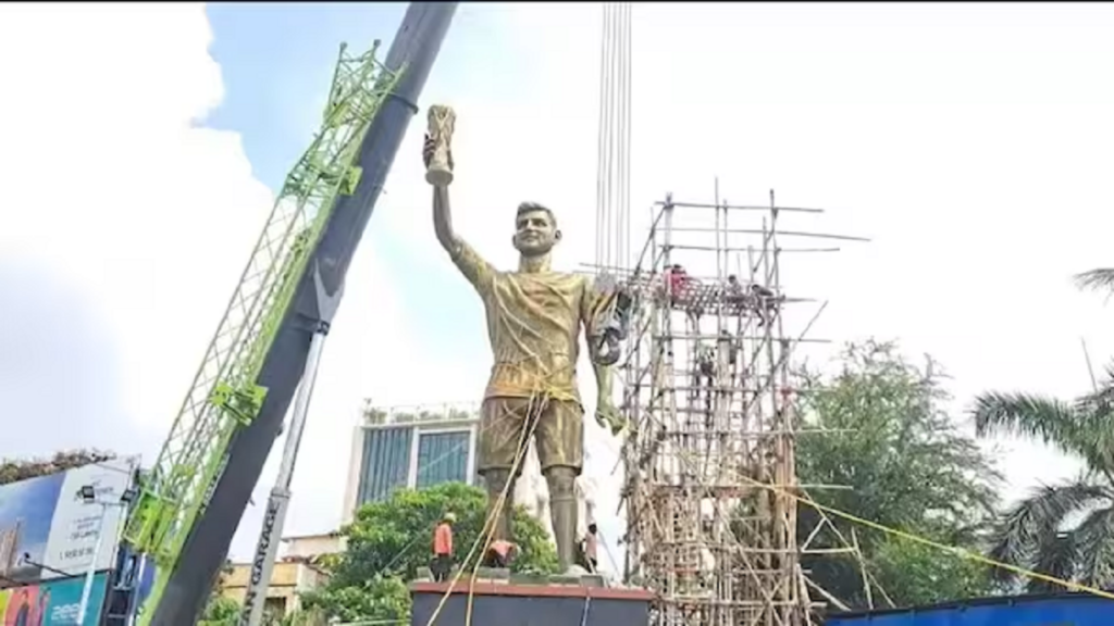 messi-statue.png