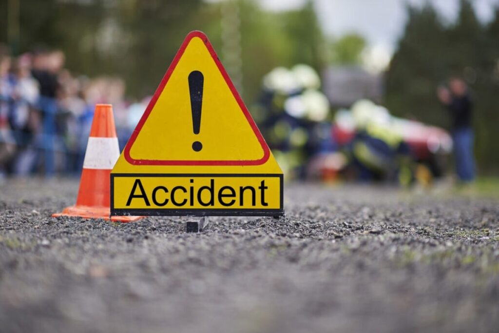 road-accident-rhxw6iv8gi7hkd326gkptwkwrh7gfu8rvsycyxji2o.jpg