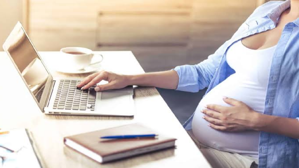 pregnent-women-office.png