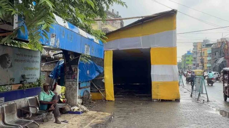 বাটা-মোড়ে-বিশাল-প্যান্ডেল-.jpg